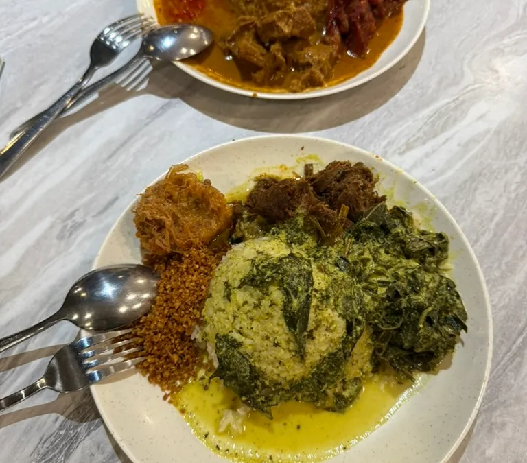 Putra Minang Restaurant Bencoolen โ The best Padang food in Singapore, and it is not close